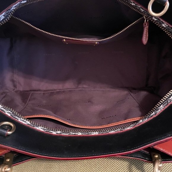 Beautiful designer Coach shoulder bag